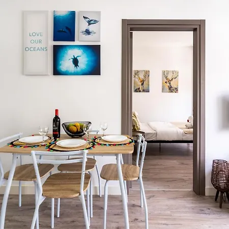 Eleni's 1-br In Center 아파트 *