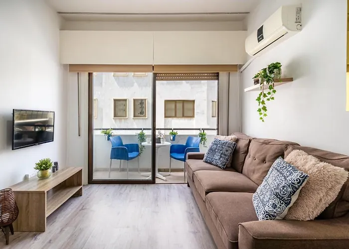 Eleni's 1-br In Center Larnaca