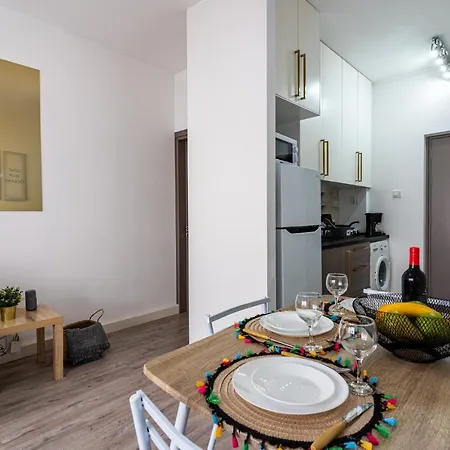 Eleni's 1-br In Center * לרנקה