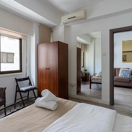 Eleni's 1-br In Center * לרנקה